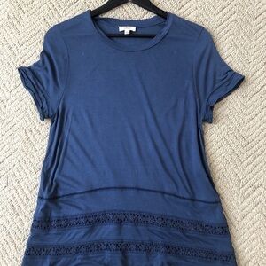 💥3/$30 Aritzia Wilfred top with lace details